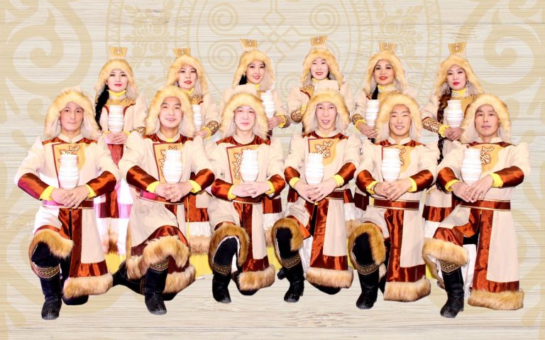 "Махтал" народнай үҥкүү коллективын уонна салайааччытын Константин Семенович Попову "Народнай" ааккытын көмүскээбиккитинэн